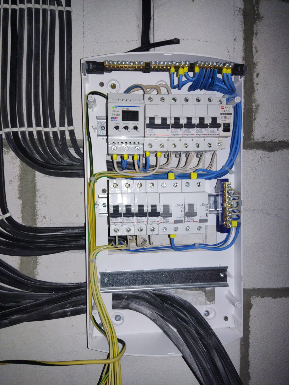 Электромонтажные работы - установка щита и проводки в доме